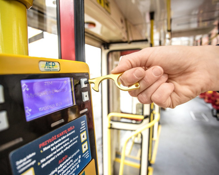 Contactless multitool keychain - GOLDEN