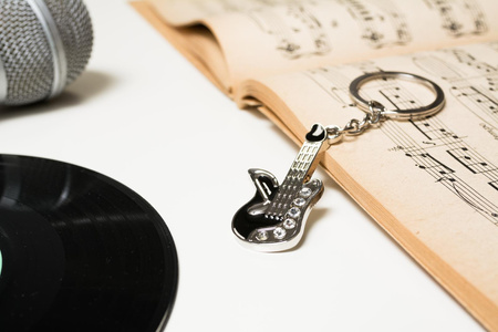 Music key ring - guitar