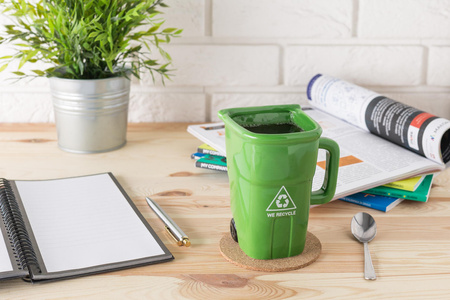 Trash bin mug - green