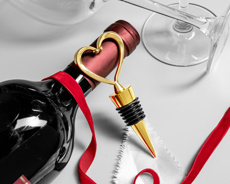 Golden heart wine stopper