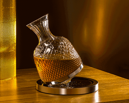 Spinning wine decanter 360°