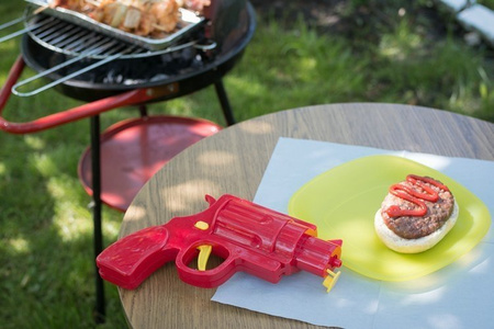 Ketchup gun