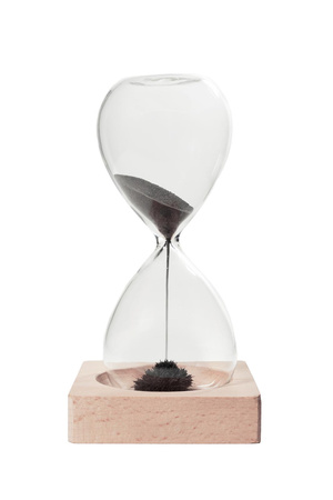 Magnetic hourglass