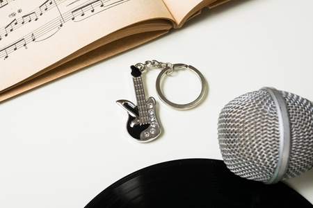 Music key ring - guitar
